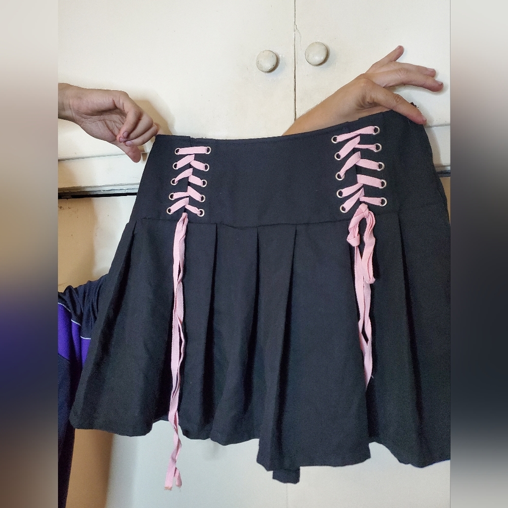Hot topic pink laced pleated skirt